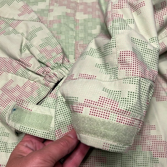 Burton Wanderlust Ski Snowboard Jacket Girls XL Lt. Green Geo Hooded Pink Parka - Picture 8 of 16